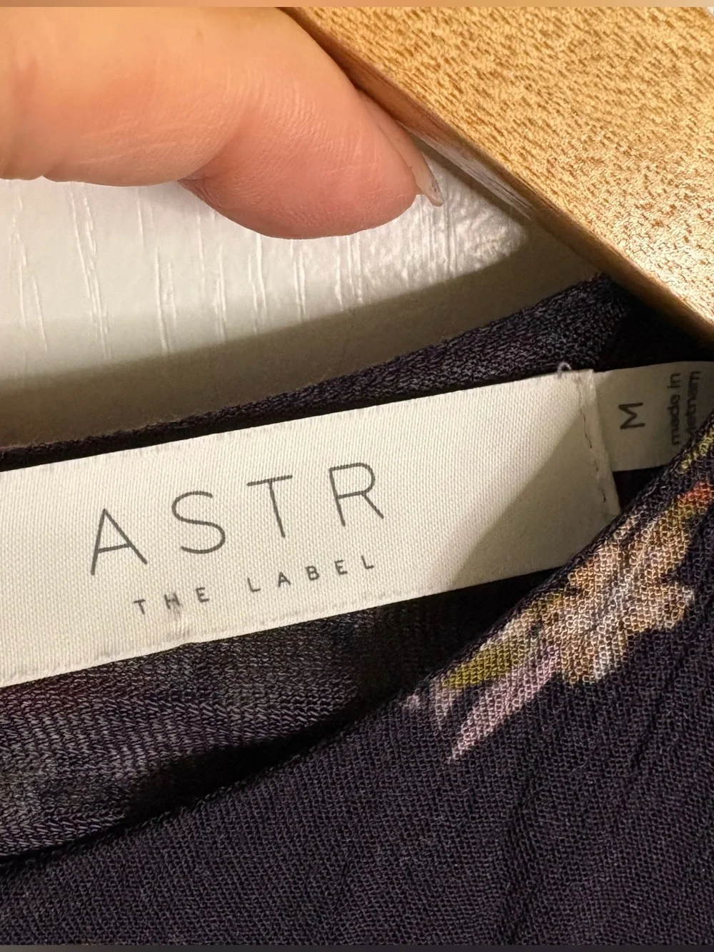 ASTR The Label Sz M Crinkle Floral Romper Keyhole Front and Back Dark Romantic